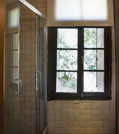 Elia Portou מלון